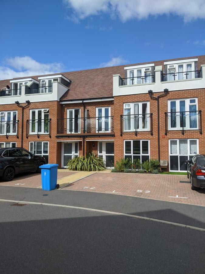 Modern Townhouse - Sleeps Up To 6 Apartment Maidenhead Luaran gambar