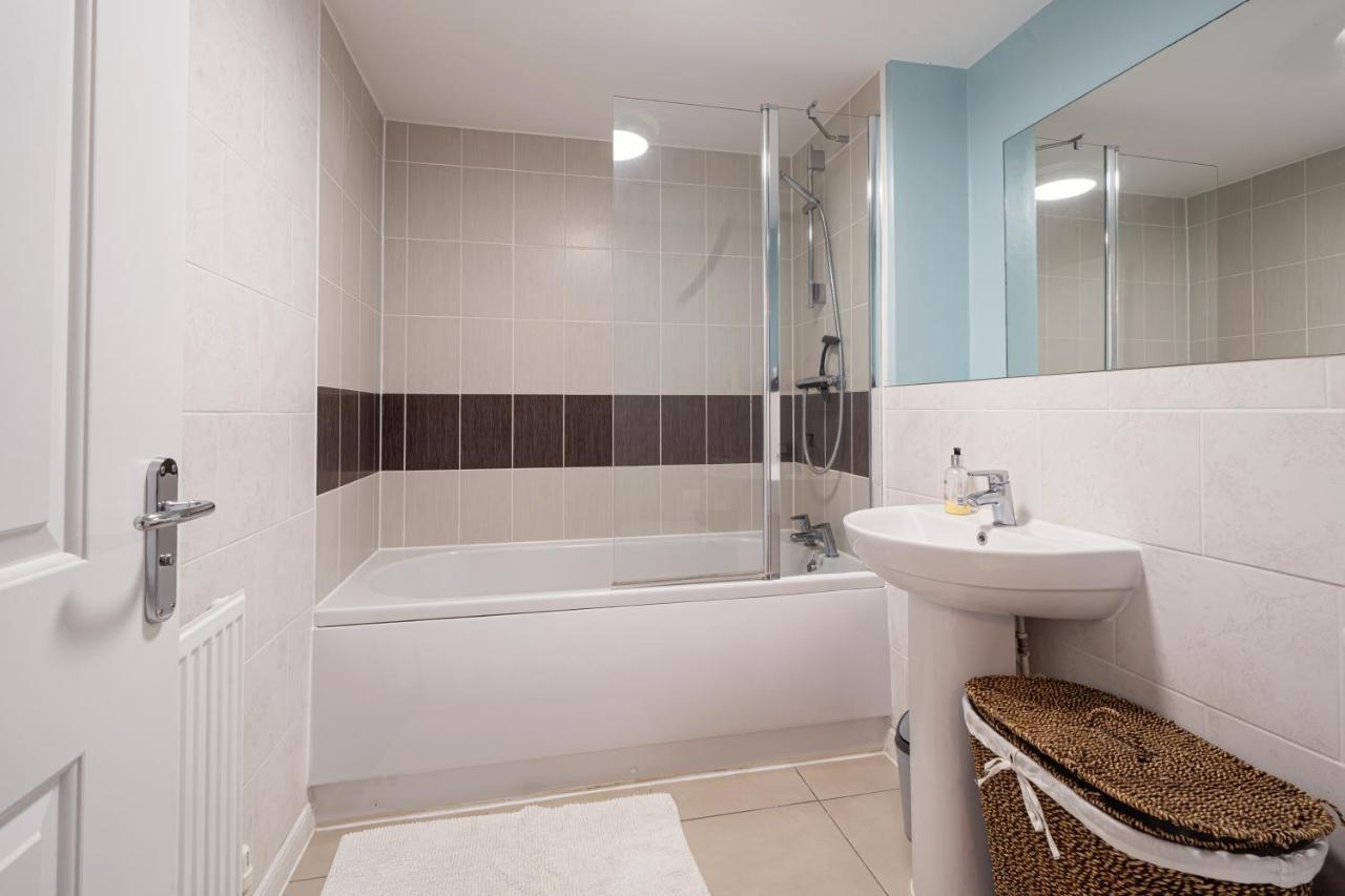 Modern Townhouse - Sleeps Up To 6 Apartment Maidenhead Luaran gambar
